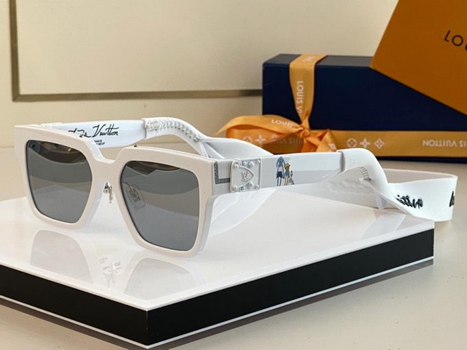 Louis Vuitton Sunglasses ID:20230516-120