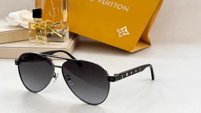 Louis Vuitton Sunglasses ID:20230516-169