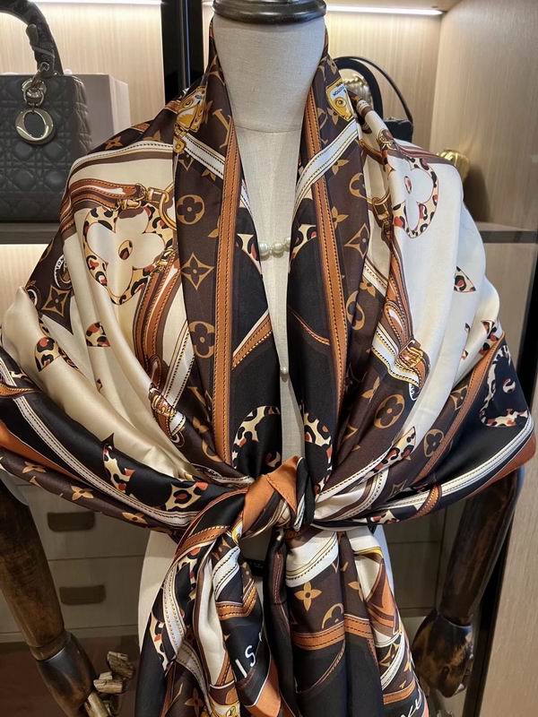 Silk choker Louis Vuitton Beige in Silk - 27608798